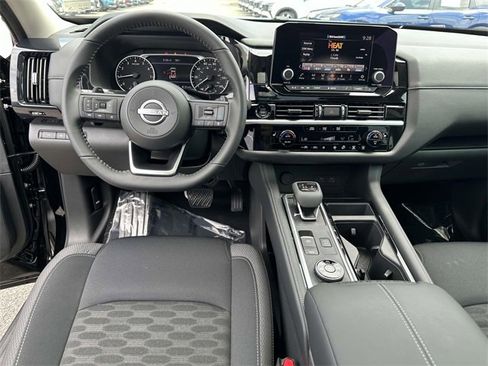 New 2025 Nissan Pathfinder SV w/ SV Premium Package image 18