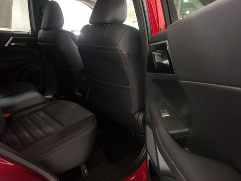 New 2025 Mitsubishi Outlander SE image 11
