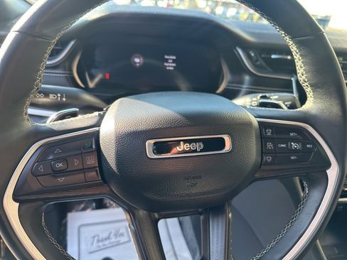 Used 2023 Jeep Grand Cherokee L Laredo image 15