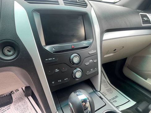 Used 2014 Ford Explorer XLT w/ Equipment Group 202A AWD/4WD image 18