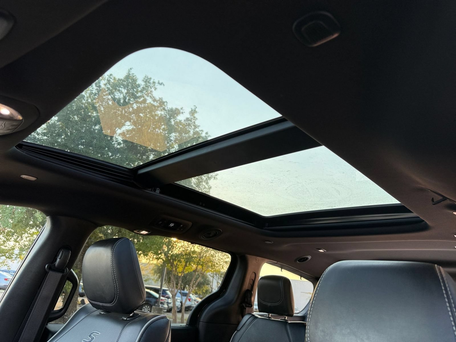 Used 2025 Chrysler Pacifica Limited FWD image 30