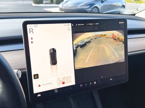 Used 2022 Tesla Model Y Performance image 20