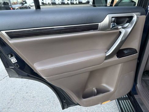Used 2018 Lexus GX 460 image 13