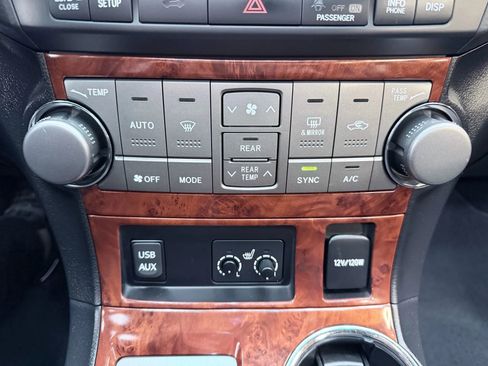 Used 2012 Toyota Highlander Limited w/ Tow Pkg image 18