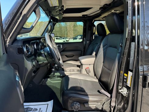 Used 2022 Jeep Wrangler Unlimited Sahara image 12