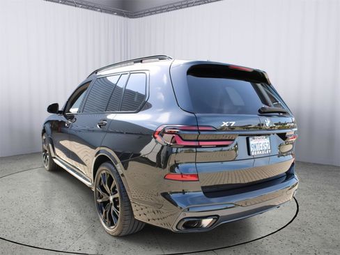 Used 2025 BMW X7 xDrive40i w/ M Sport Package AWD/4WD image 6