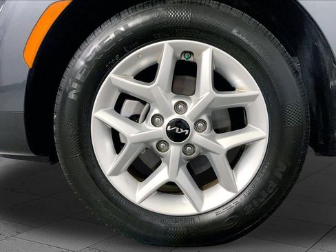 Used 2025 Kia Soul LX w/ LX Technology Package FWD image 9