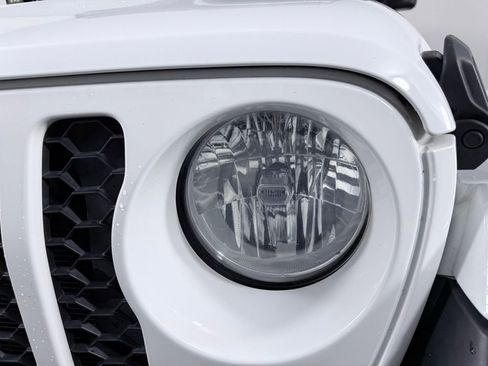 Used 2021 Jeep Gladiator Sport image 26