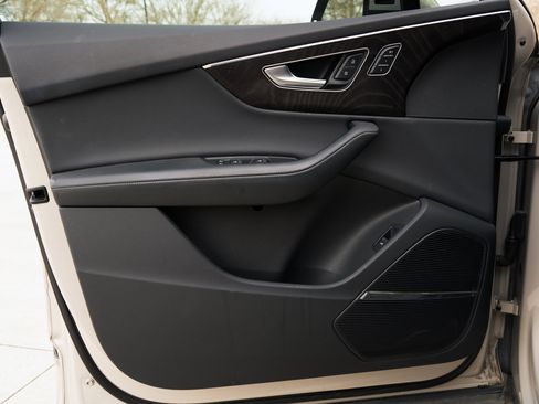 Used 2022 Audi Q7 Premium Plus image 36