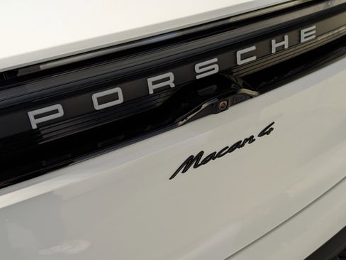 New 2026 Porsche Macan 4 Electric image 16