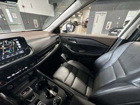 Used 2023 Nissan Rogue SL w/ SL Premium Package image 3