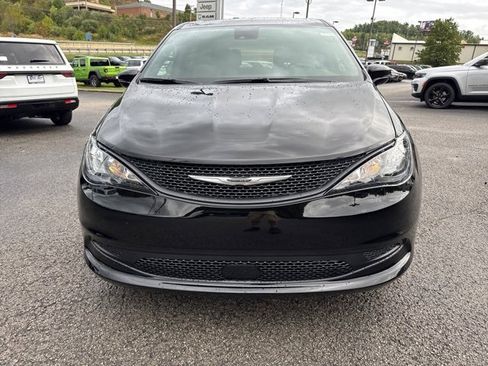 New 2026 Chrysler Voyager LX image 8