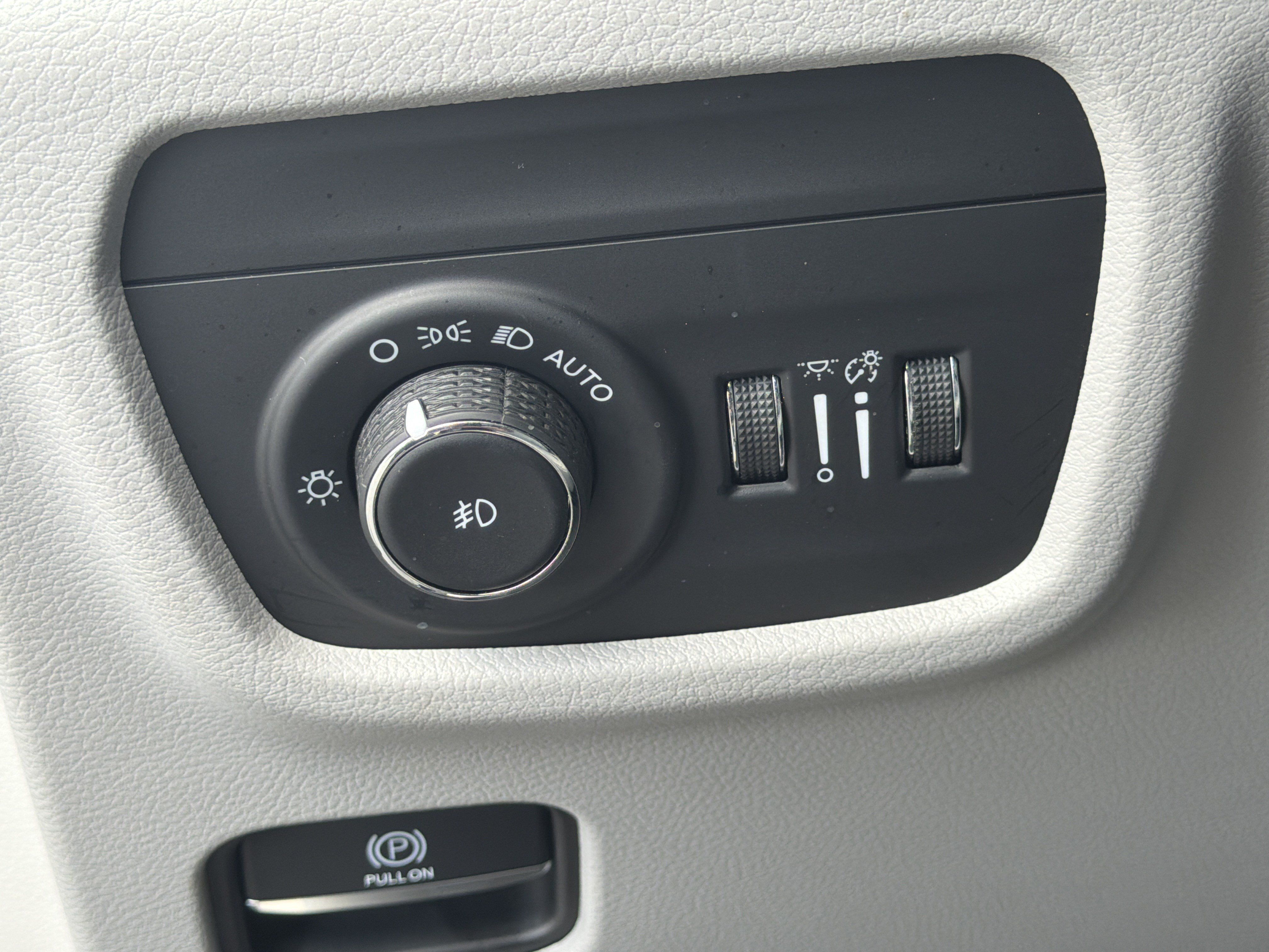 Used 2023 Jeep Grand Cherokee L Overland RWD image 38