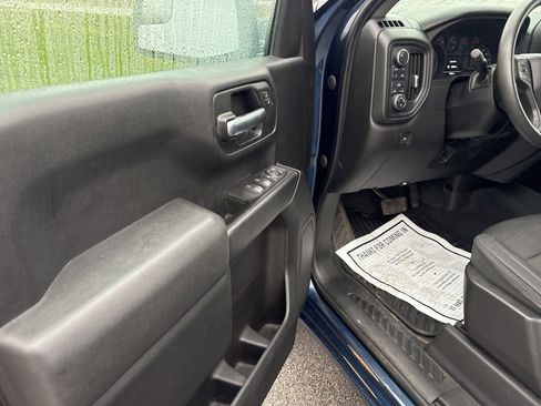 Used 2020 Chevrolet Silverado 1500 Custom w/ Custom Value Package image 12