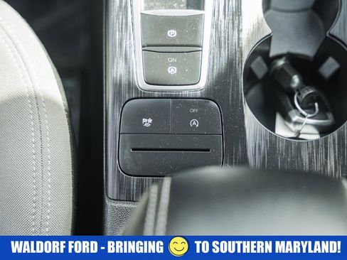 Used 2022 Ford Escape SE w/ SE Sport Appearance Package image 26