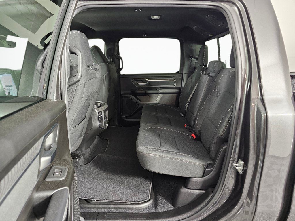 New 2026 RAM 1500 Big Horn AWD/4WD image 34