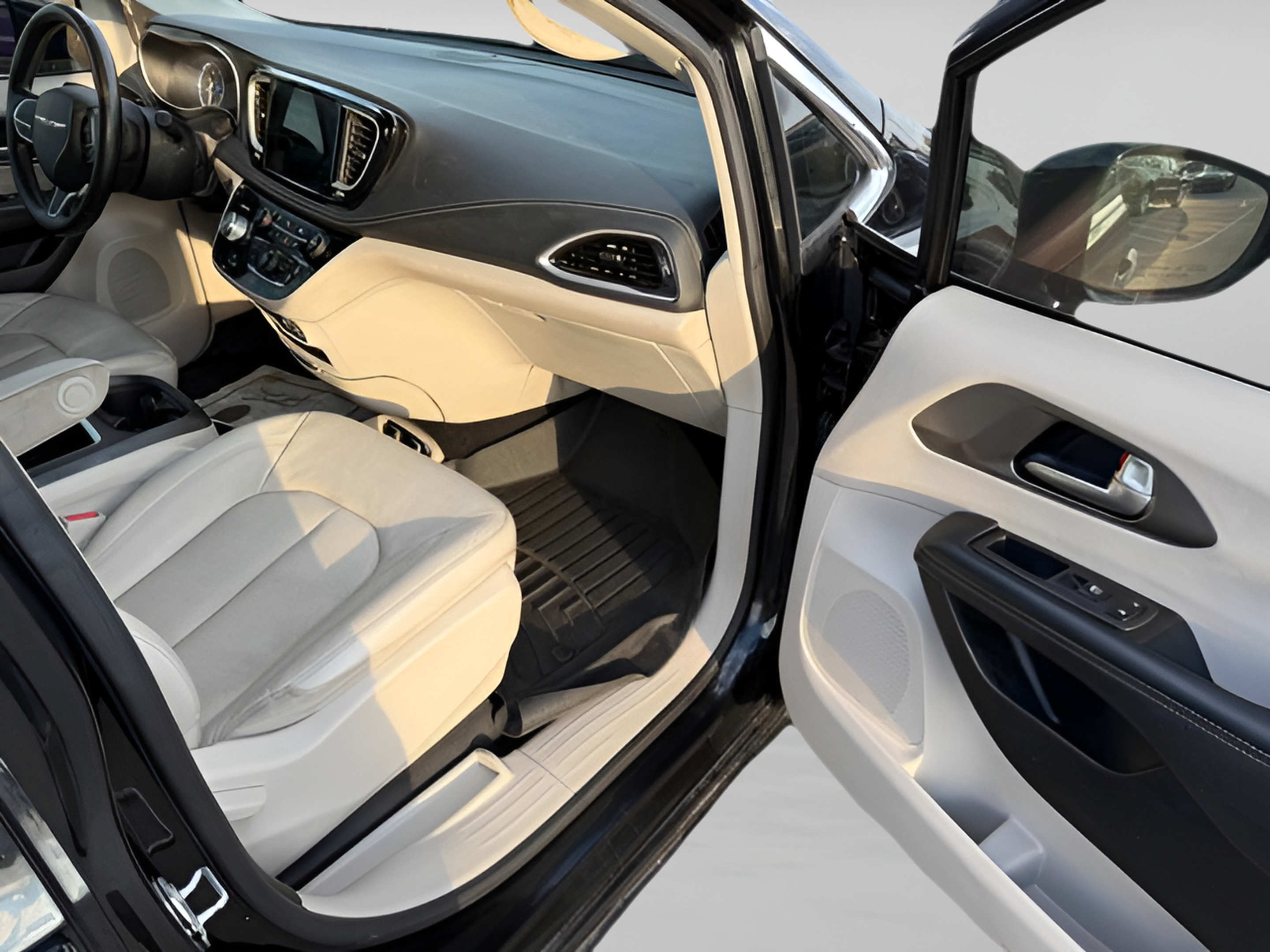Used 2021 Chrysler Pacifica Touring-L FWD image 33