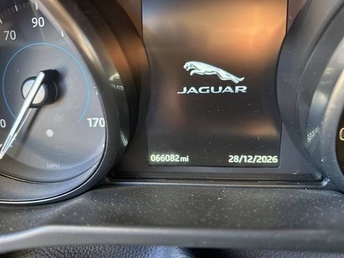 Used 2017 Jaguar XF Premium image 12