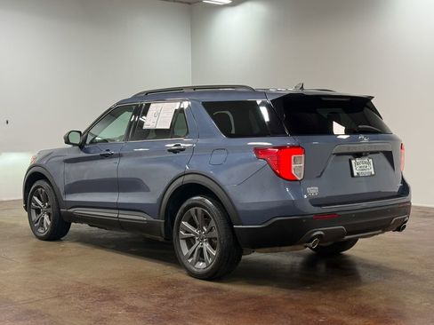 Used 2021 Ford Explorer XLT w/ Equipment Group 202A AWD/4WD image 5