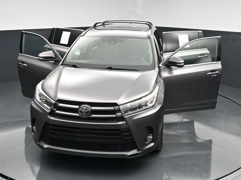 Used 2018 Toyota Highlander SE AWD/4WD image 36