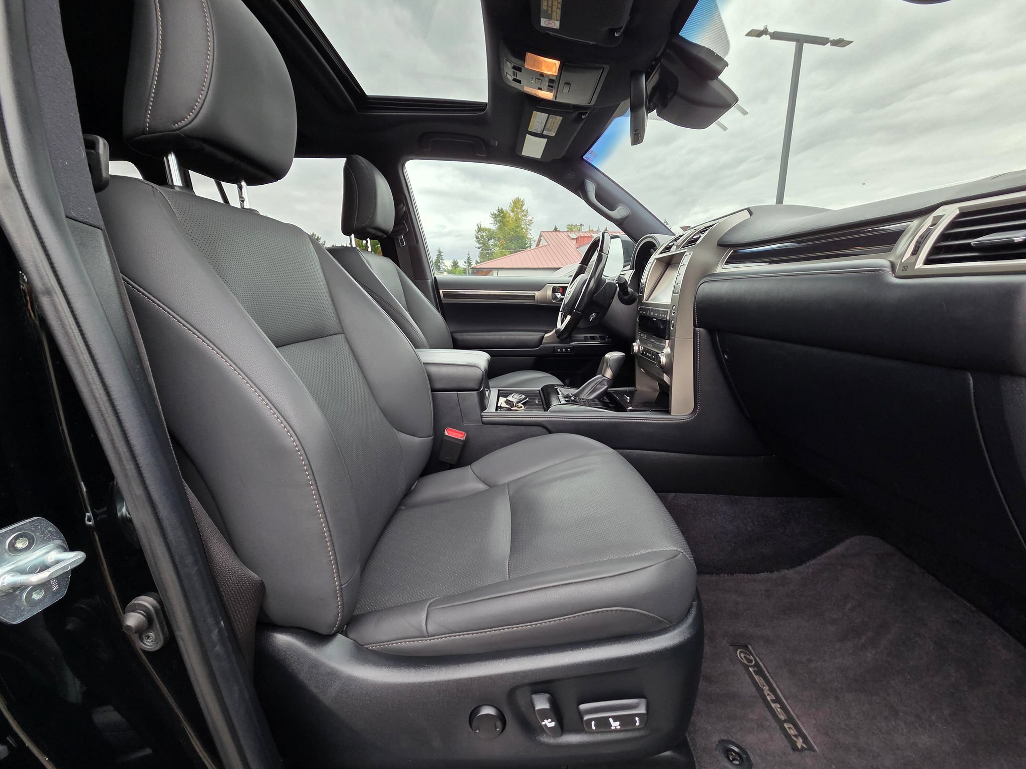 Used 2021 Lexus GX 460 Premium w/ Premium Package AWD/4WD image 33