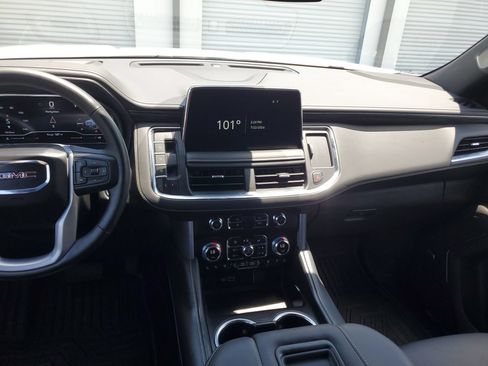 Used 2024 GMC Yukon SLT w/ SLT Luxury Package RWD image 13