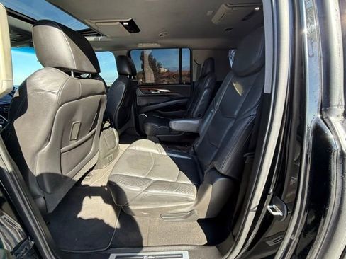 Used 2019 Cadillac Escalade ESV Luxury image 12