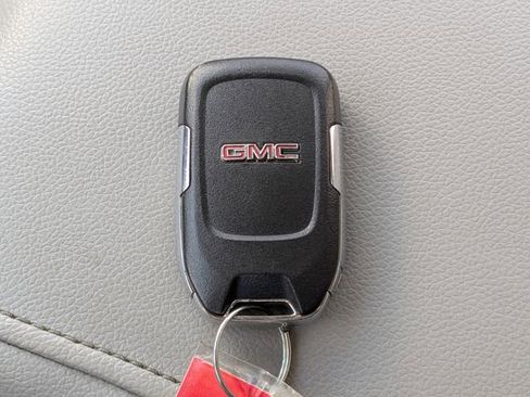 Used 2019 GMC Acadia SLE w/ LPO, Floor Liner Package image 29