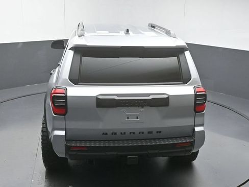 Used 2025 Toyota 4Runner SR5 AWD/4WD image 43
