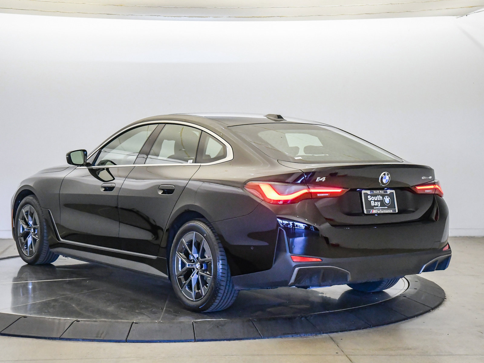 Used 2026 BMW i4 eDrive40 w/ Premium Package RWD image 2