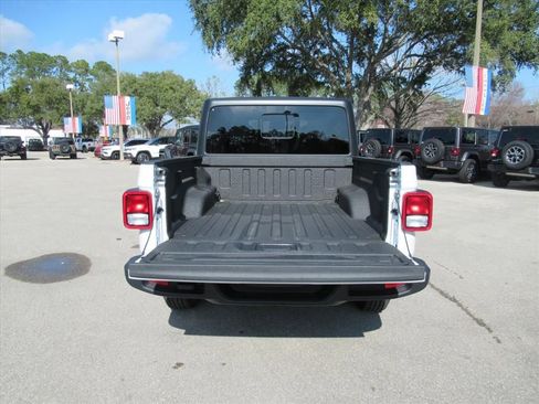 New 2025 Jeep Gladiator Sport image 6