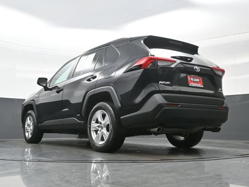 Used 2021 Toyota RAV4 LE AWD/4WD image 28