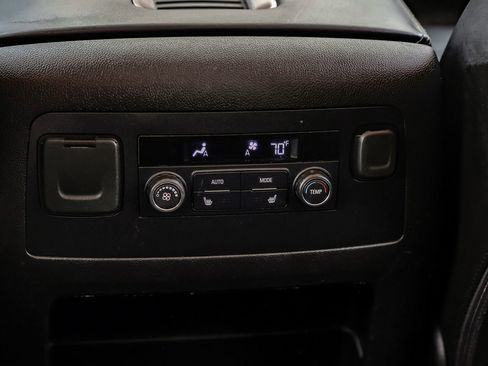 Used 2018 GMC Yukon Denali image 42