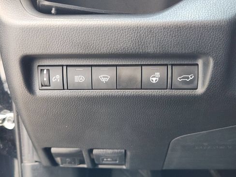 Used 2021 Toyota RAV4 XLE Premium AWD/4WD image 21