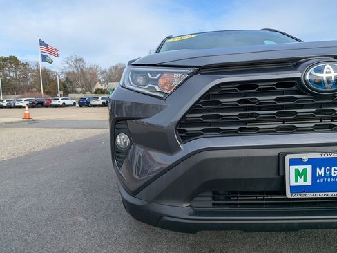 Used 2020 Toyota RAV4 XLE image 10