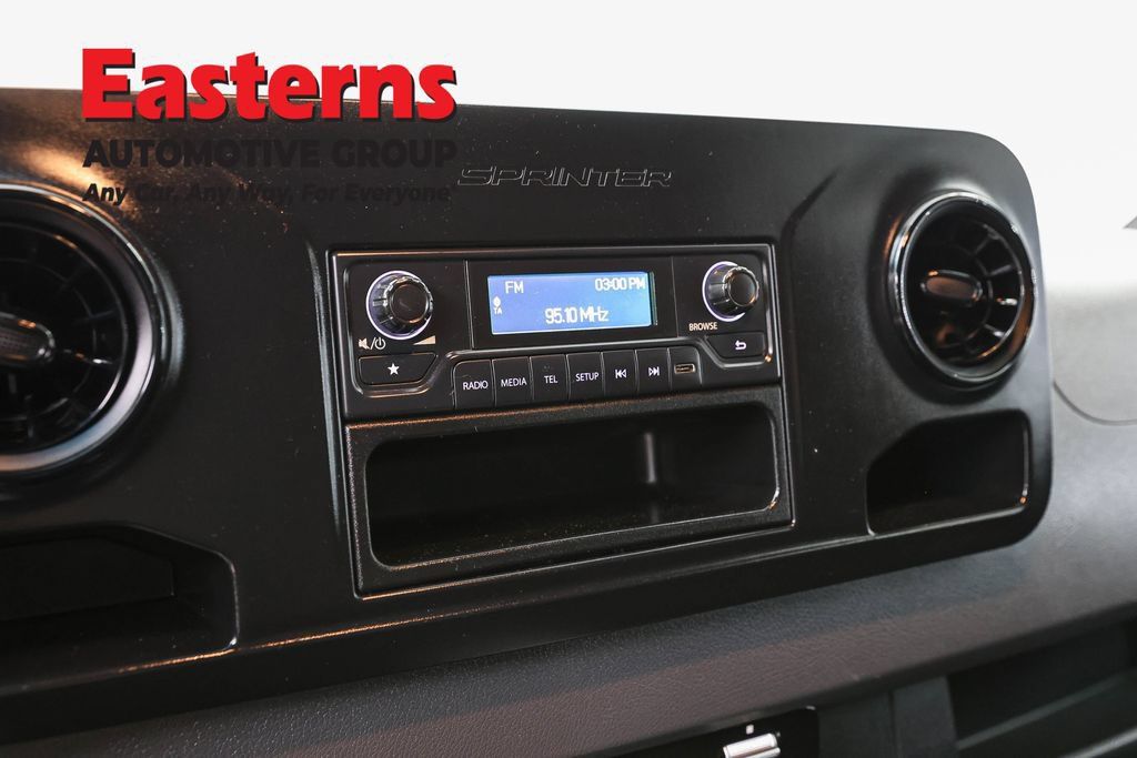 Used 2019 Freightliner Sprinter 2500 RWD image 18