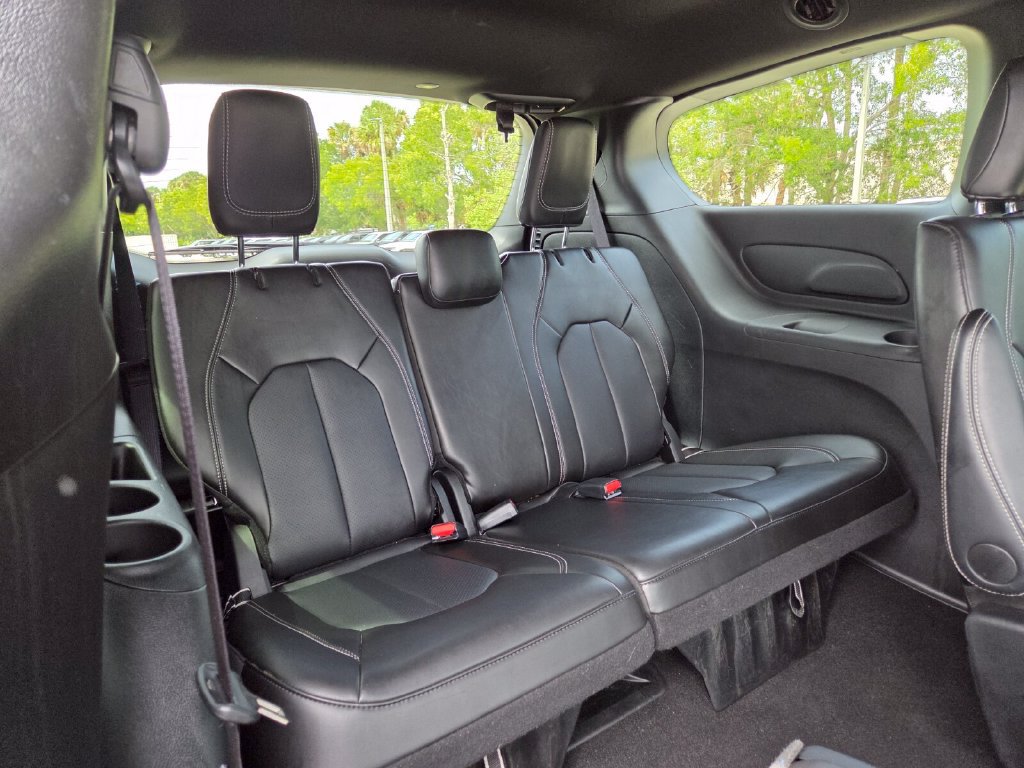 Used 2025 Chrysler Pacifica Select FWD image 20