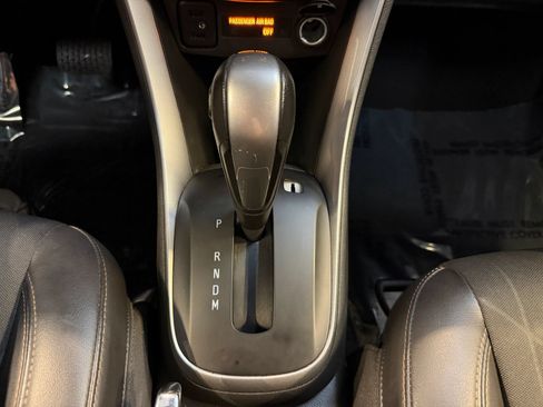 Used 2019 Chevrolet Trax LT w/ LT Convenience Package FWD image 22