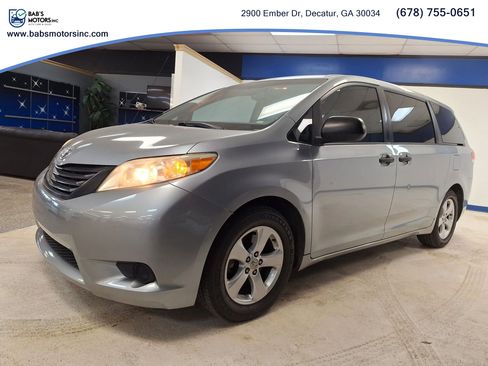 Used 2011 Toyota Sienna CE image 5