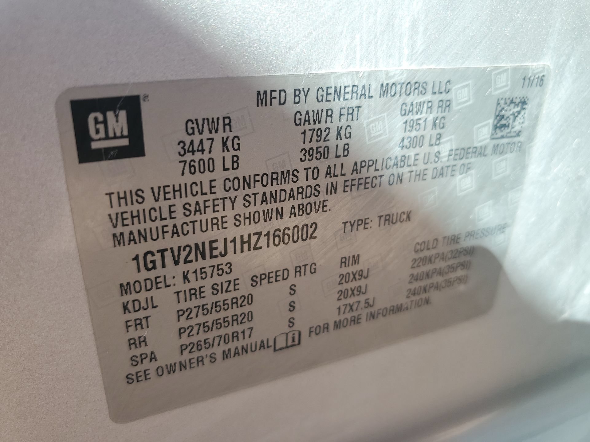 Used 2017 GMC Sierra 1500 SLT w/ Enhanced Driver Alert Package AWD/4WD image 39