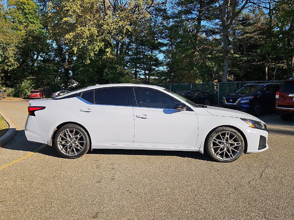 Certified 2023 Nissan Altima 2.0 SR FWD image 9