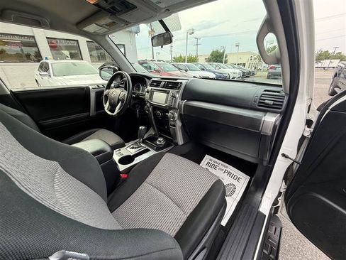 Used 2019 Toyota 4Runner SR5 AWD/4WD image 28