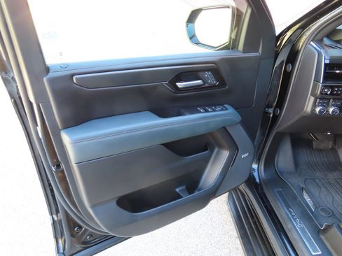 Used 2025 GMC Yukon AT4 AWD/4WD image 29