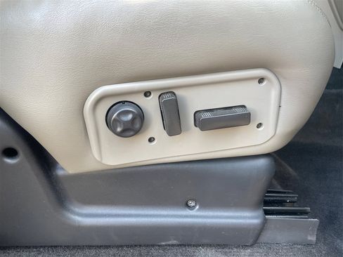 Used 2003 HUMMER H2 Sport Utility w/ Preferred Equipment Group image 26