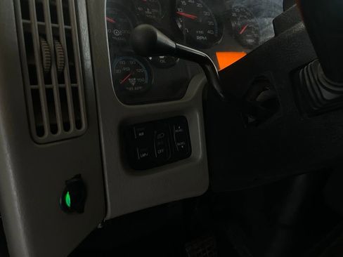 Used 2018 Chevrolet Express 2500 Work Van w/ Driver Convenience Package image 28