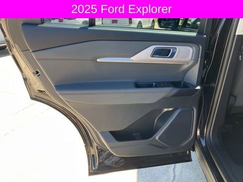 Used 2025 Ford Explorer Active image 21