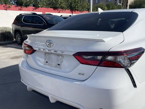 Used 2023 Toyota Camry SE image 4