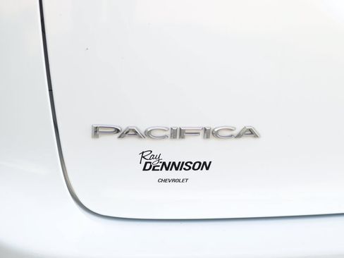 Used 2022 Chrysler Pacifica Touring-L FWD image 33