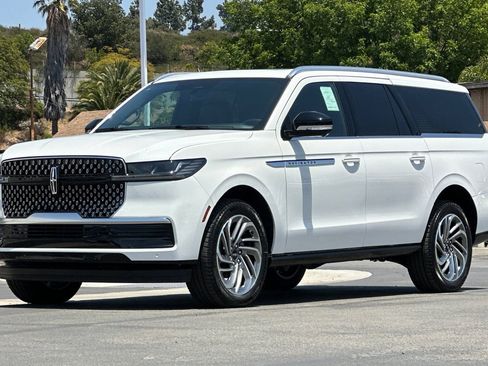 New 2026 Lincoln Navigator L Reserve AWD/4WD image 7