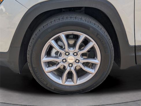 Used 2024 GMC Terrain SLT image 9